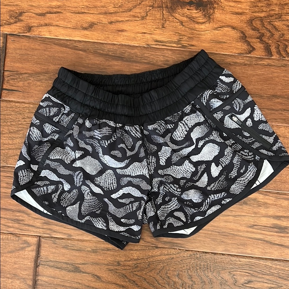 Lululemon Patterned Women's Athletic Shorts 3”